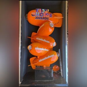 Nickelodeon award Blimp Display 4’ memorabilia in a case !